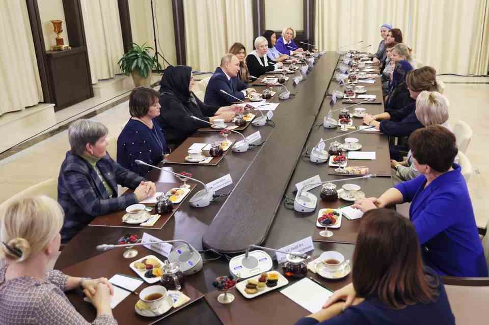 Vladimir Putin at his meeting with the alleged soldiers' mothers 