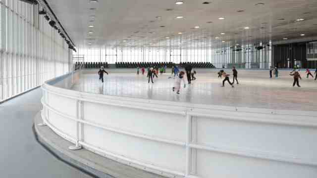 Free time: Ice skating practice in the training hall in the Olympic Ice Sports Center in Munich's Olympic Park.