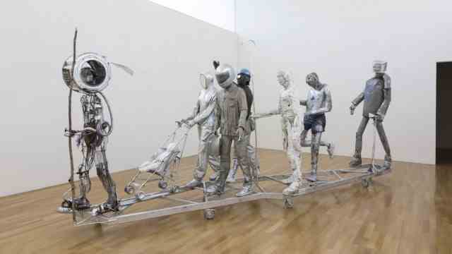 Tips for Munich and the region: A trip back to the space age?  Pavel Althamers "Bródno People" from 2010 in the Brandhorst Museum.