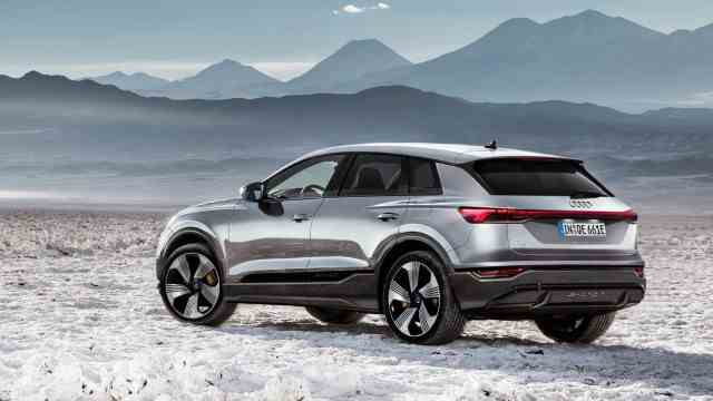 Waiting for a new operating system: The Audi Q6 e-tron is expected to be presented at the IAA 2023 in Munich, but will not be delivered before 2024.