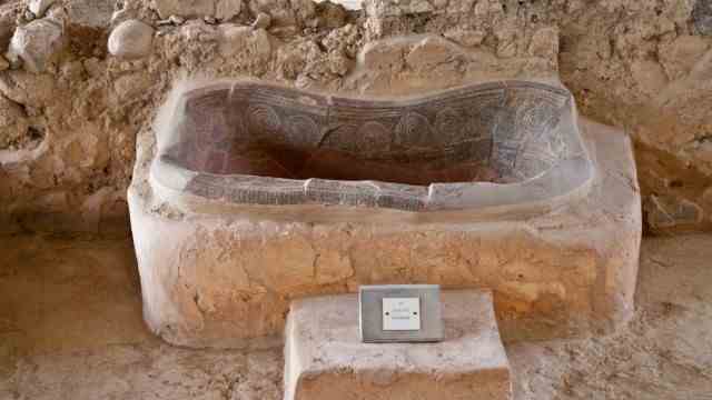 Bathtub: The sumptuous tub in Nestor's palace at Pylos in present-day Greece is a remnant of early bathing culture from the second millennium BC.
