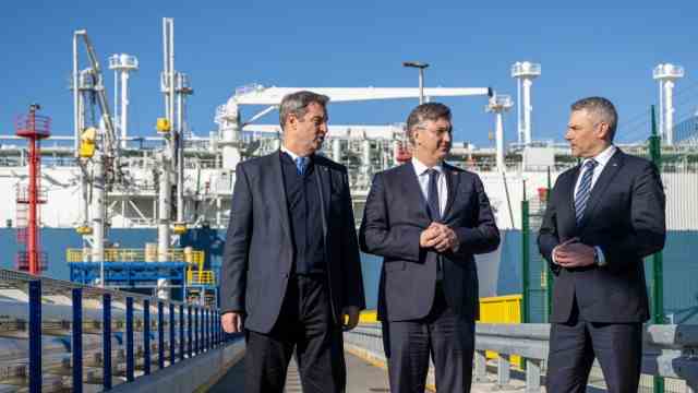 Trip to Krk: Croatia's Prime Minister Andrej Plenkovic (centre) and Austrian Chancellor Karl Nehammer (right) know about the energy concerns of Bavaria's Prime Minister Markus Söder (left).