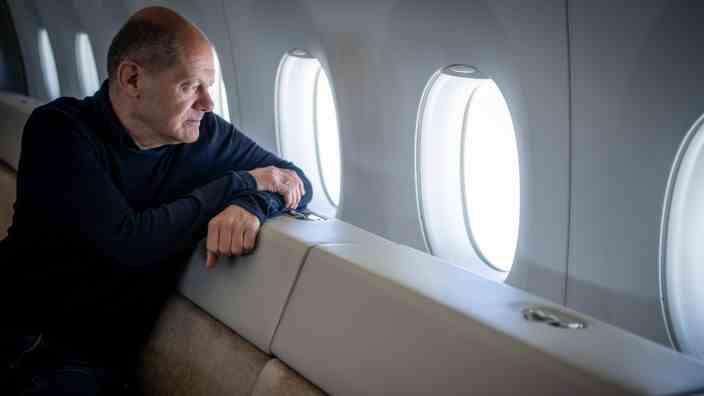 China trip: Chancellor on the plane: Olaf Scholz takes a number of executives from German business to China.  However, the rush for seats in the government machine was not particularly high.