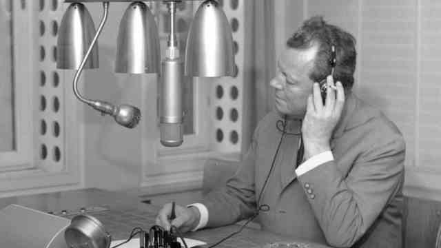 Favorites of the week: Willy Brandt in the radio studio, 1964.