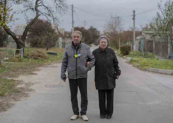 Le fils de Vitaly et Ielena, engagé dans l’armée ukrainienne, a été hospitalisé à la suite d’une blessure sur le front, actuellement ils ne savent pas où il est, à Kherson, le 13 novembre 2022.