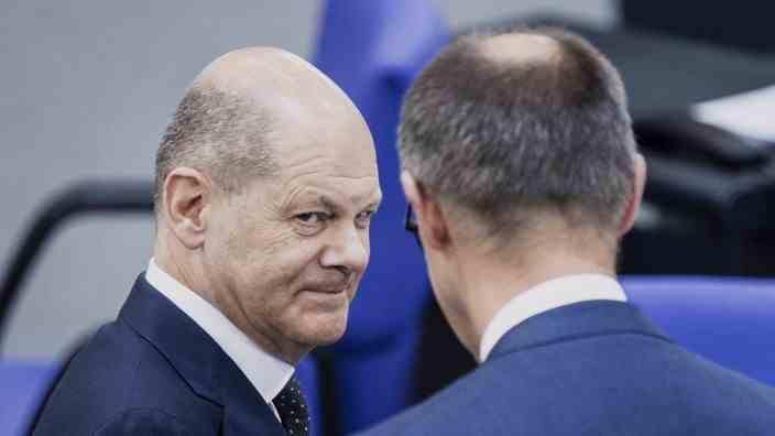 Household week: Much silence: Chancellor Olaf Scholz and CDU chairman Friedrich Merz in early June in the Bundestag.