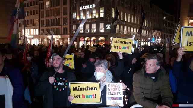 Munich: About 250 people gathered for a counter-demo on the square.