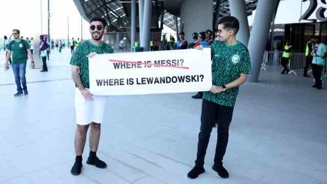 Poland at the World Cup in Qatar: where is Lewandowski?  Confident Saudi Arabian fans in front of the stadium.