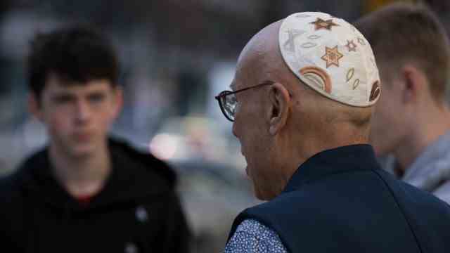 Holocaust commemoration: ten years ago he decided to always wear the kippah.