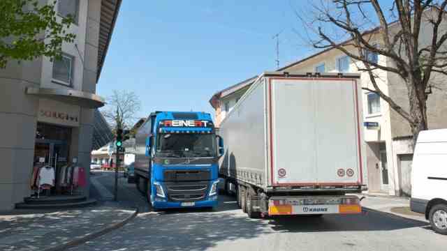 Citizens' meeting Ebersberg: The trucks in Ebersberg, here in Eberhardstraße, are striking.  But they make up only a small part of traffic.