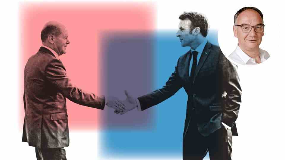 Montage: Macron and Scholz shake hands