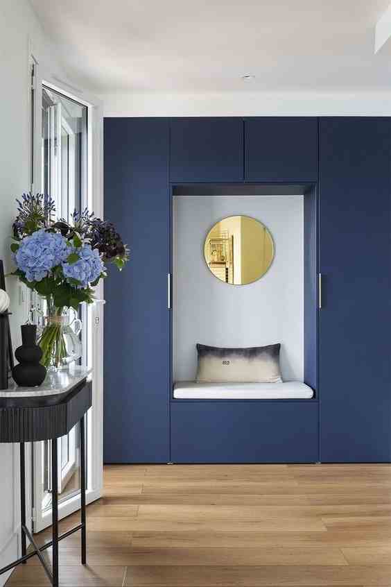 A Dressing Room Adapted to a Functional Entrance 