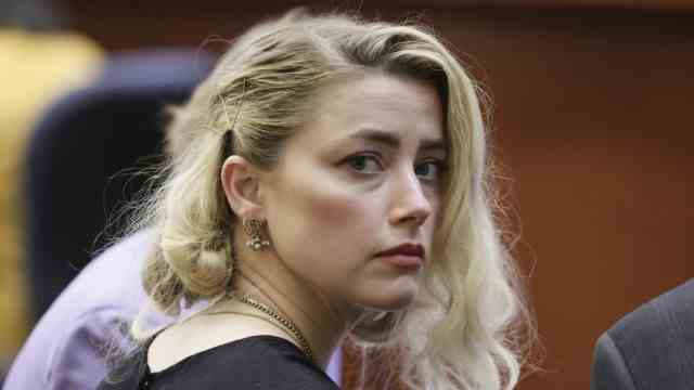 Celebrities in court: US actress Amber Heard before the reading of the verdict at the Fairfax County Circuit Courthouse.