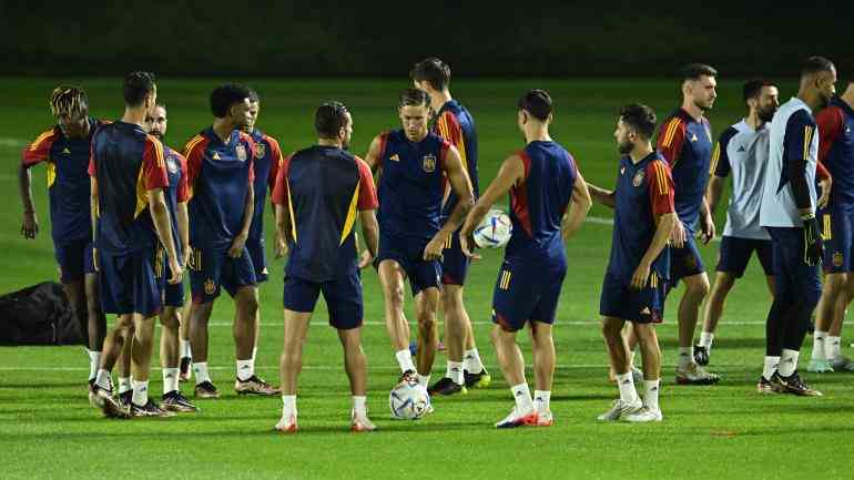 Les joueurs de l\'équipe d\'Espagne à l\'entraînement à Doha (Qatar), le 5 décembre 2022.