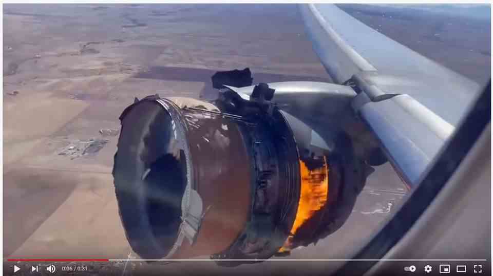 Boeing 777 von United: Notlandung in Denver: Video zeigt brennendes Triebwerk im Flug