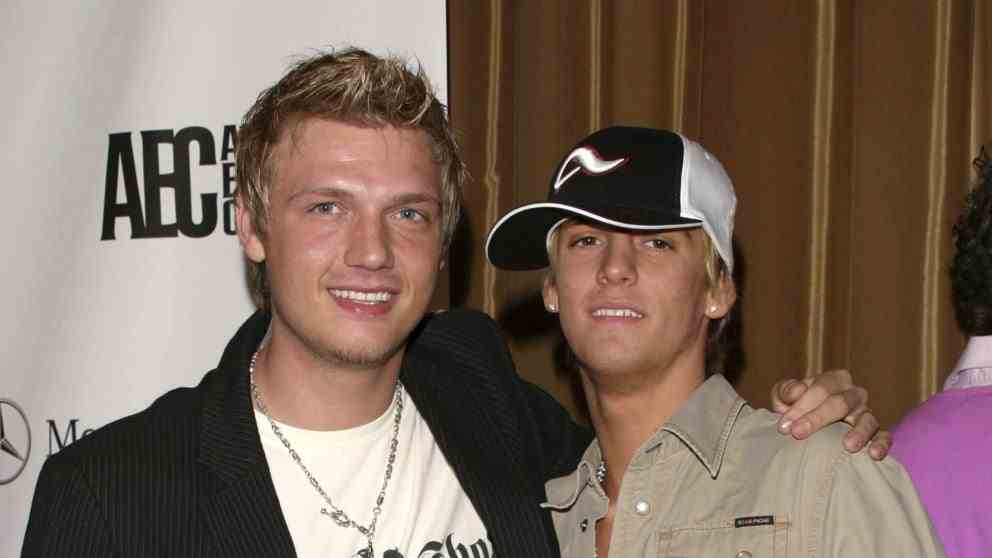 Nick (left) and his younger brother Aaron Carter (†)