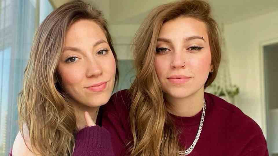 Influencers have been dating for two years - now they fear they are sisters