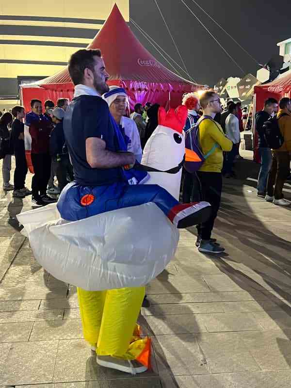 French supporters arrive gradually before France-England