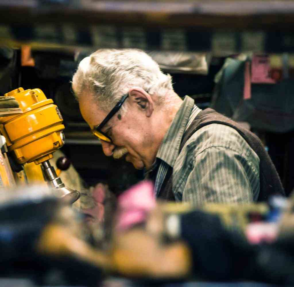 Regardless of whether they are craftsmen, workers or employees: Older people are needed in working life.  But now there is a dangerous stagnation