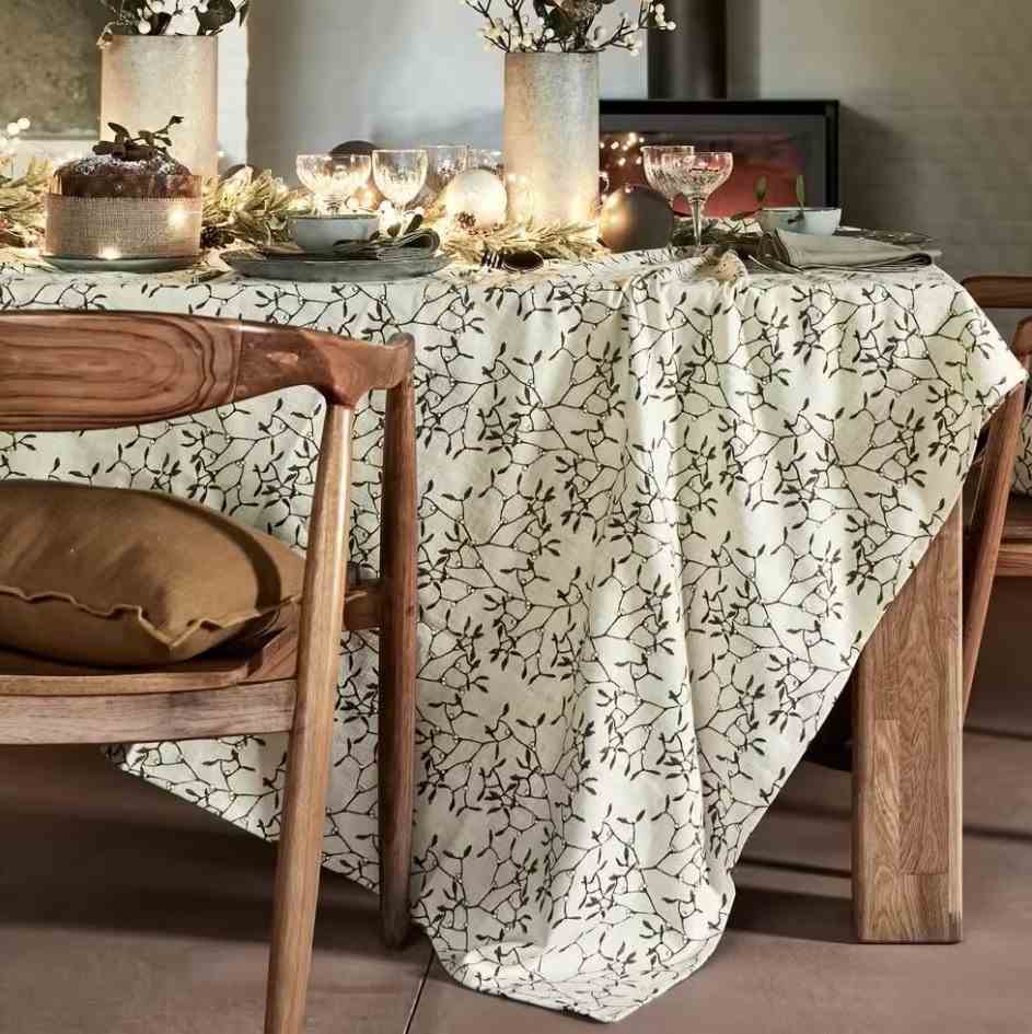   A Pretty Tablecloth 