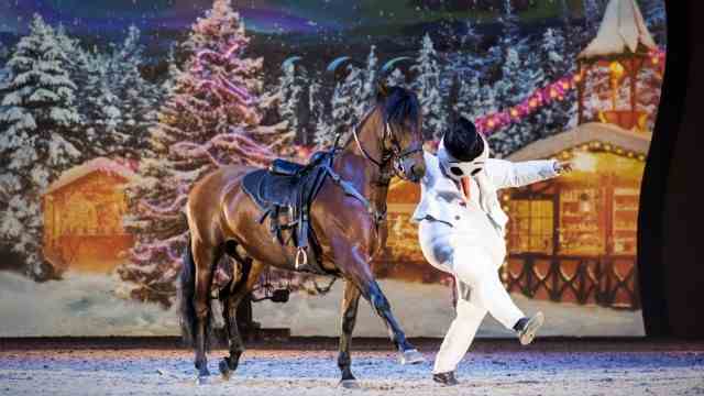 Leisure tips: Lively snowmen and noble horses populate it "winter wishland" in the Cavalluna Show Palace.