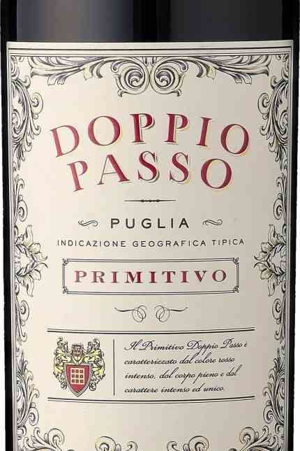 Weinmarketing: Erfolgsgeschichte: der Primitivo von "Doppio Passo". Vor ein paar Jahren wurde der Name auf den Etiketten noch vergrößert.
