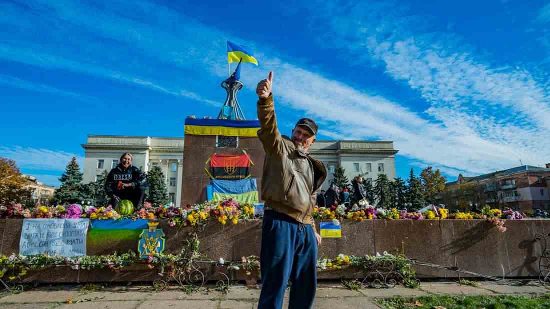 A resident of Kherson gives a thumbs-up in support of Ukraine in the city's main square after its liberation from Russian occupation