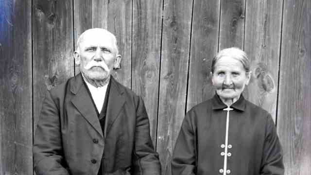 Photography in Bavaria: Old peasant couple, taken around 1920.