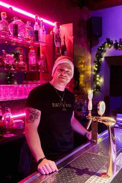 Gastronomy in the district: Raphael Stauffer from the Sixty Nine Bar in Kirchseeon is already very festive, there may even be Christmas carols - played live, he says.