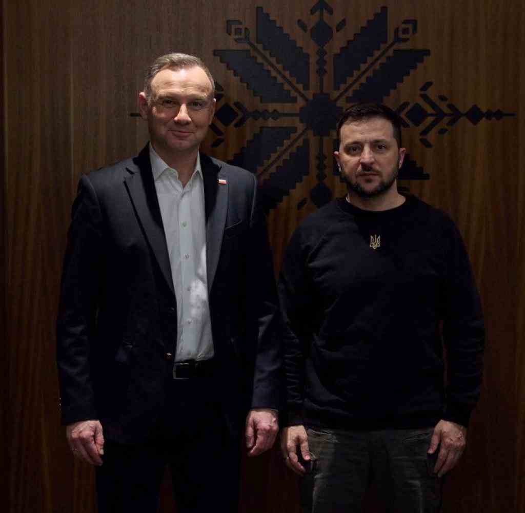 Der ukrainische Präsident Wolodymyr Selenskiy (r.) traf seinen polnischen Amtskollegen Andrzej Duda