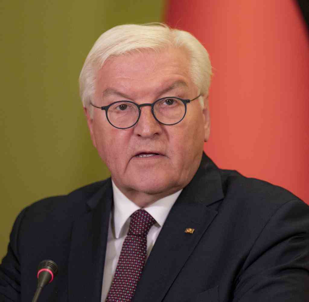 Frank-Walter Steinmeier calls for closer cooperation between job centers and health insurance companies