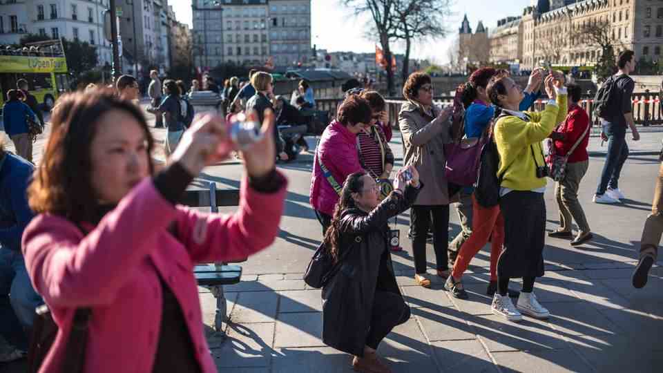 Japanese tourists in Paris