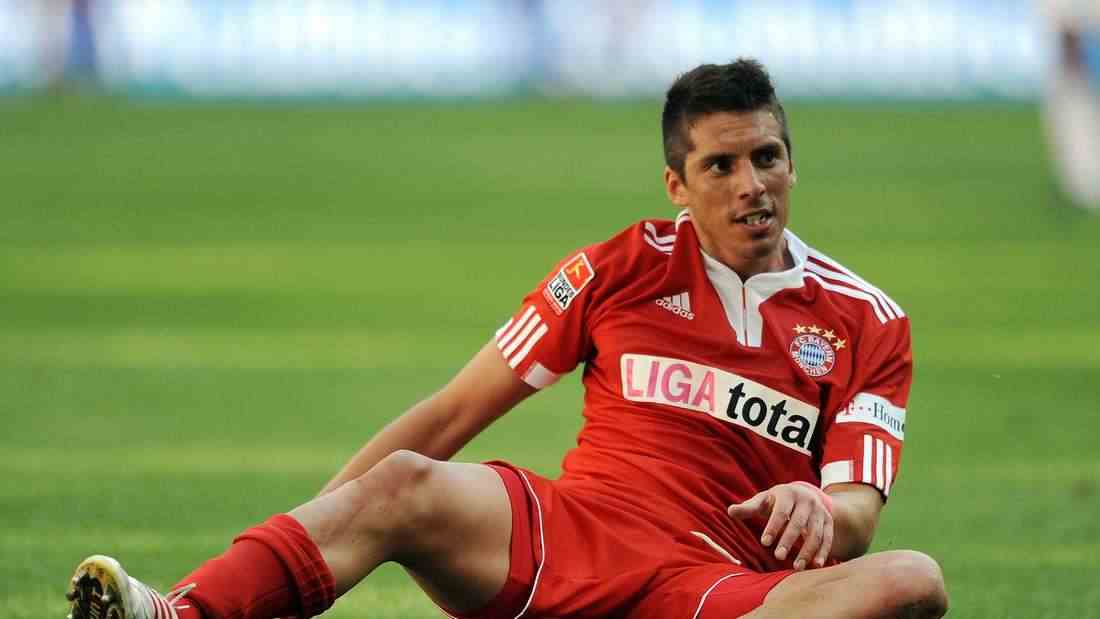 José Ernesto Sosa, from 2007 to 2010 at Bayern, 9 million euros, 53 games (2 goals) for Bayern.  The Argentine moved from his home country to Munich from Estudiantes in 2007.  There he was loaned again after two years.  The playmaker never really arrived in Munich, the internal competition was too big and ripped off.  After leaving SSC Napoli, many other positions followed, including Sosa playing for well-known teams such as AC Milan and Atlético Madrid. 