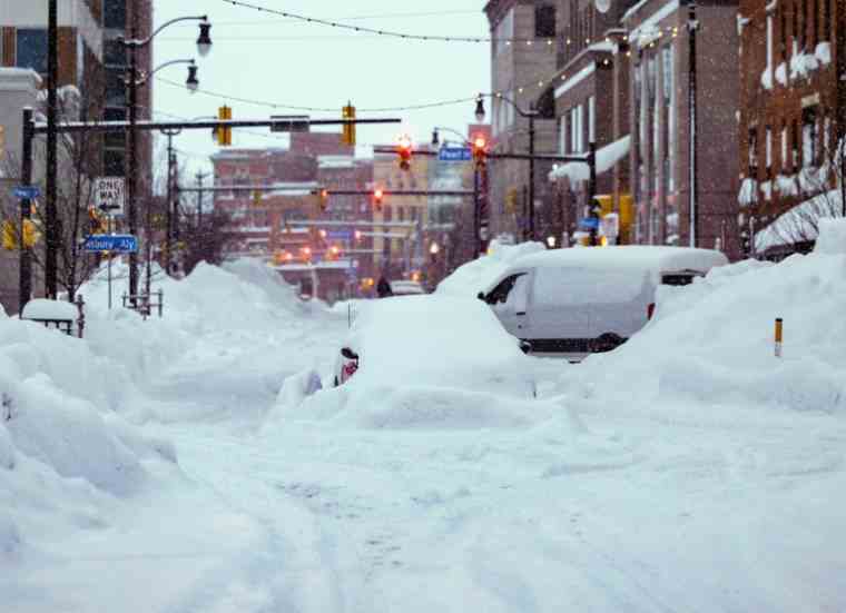 The streets of Buffalo covered in piles of snow, December 26 in New York State (THE OFFICE OF GOVERNOR KATHY HOCHUL / HANDOUT)