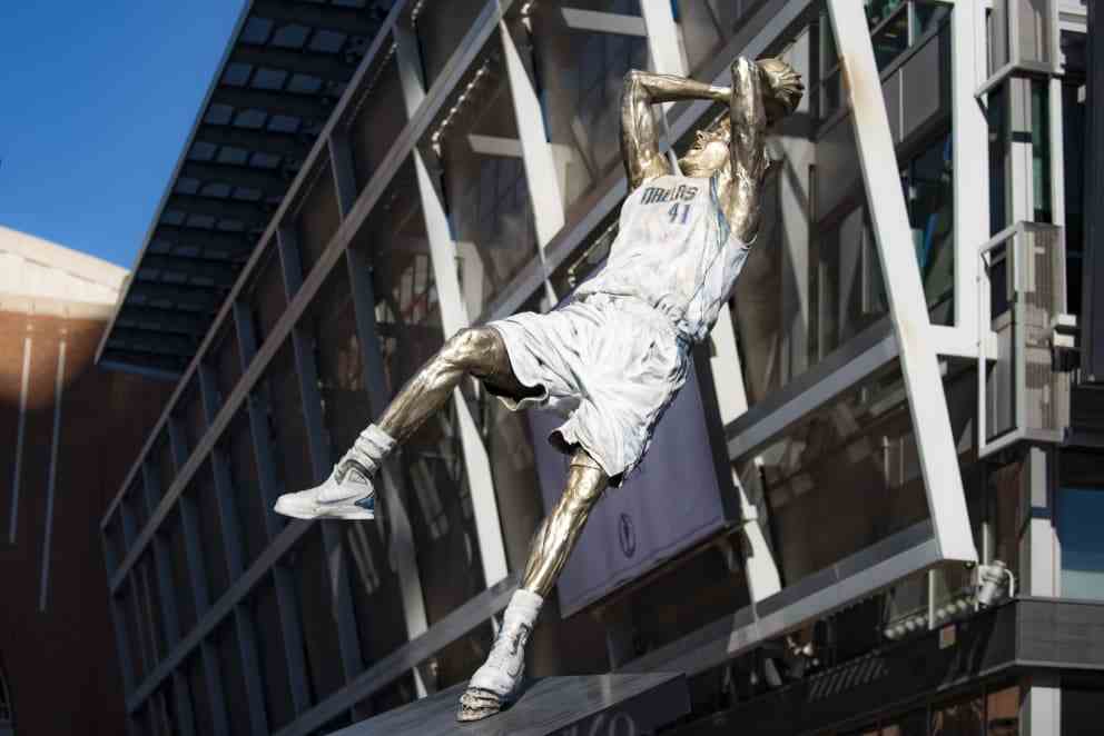 The Nowitzki statue in Dallas