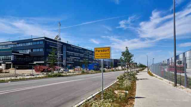 Review of the year 2022: In November, Krauss-Maffei starts moving to the new commercial area in Parsdorf.