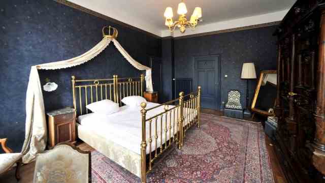 Gastronomy: Spend the night like Empress Elisabeth: the Sisi suite is still an eye-catcher today.  On the day of Ludwig II's funeral, the Empress is said to have only eaten rice gruel, sardines in oil or chicken hash.