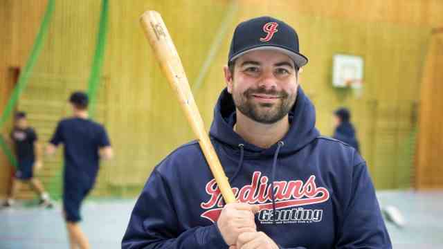 Sports: Back with the Gauting Indians: Christopher Howard is the new head coach of the baseball team.  His long-term goal is to return to the Bundesliga.
