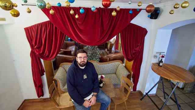 Gastronomy in the district: Danijel Babic, who has been the host of the Artesano for four years, would like to continue an Ebersberg tradition: the drink after Christmas mass.