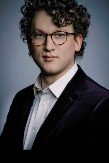 Up-and-coming classical musicians: Eric Price started out in the Tölz Boys' Choir, and today the young tenor sings a broad repertoire.