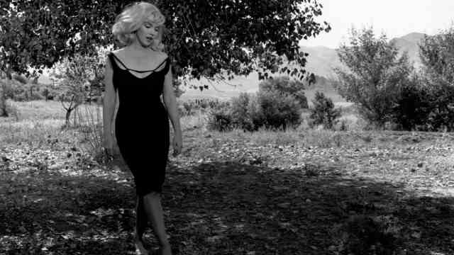 Photographer Inge Morath: Was that still the sex symbol that enchanted everyone, or was it more of a woman who was tormented by depression?  Marilyn Monroe on the film set of "The Misfits" 1960