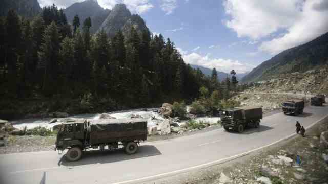 China and India: It was peaceful on the border for a long time.  Then in 2020 the first fatal collision occurred - and Delhi is now relocating more equipment and troops to the Himalayas.