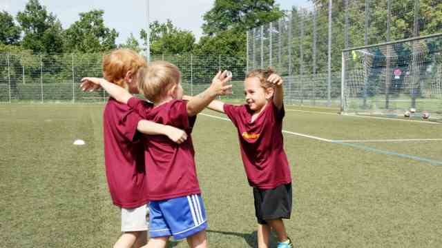 My number: The enthusiasm is great in the soccer kindergarten of FC Deisenhofen.