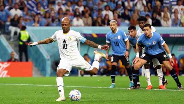 Football World Cup: Many believed that they had experienced the most dramatic moment of the game: Ghana's André Ayew failed with his penalty against Uruguay's goalkeeper Sergio Rochet.