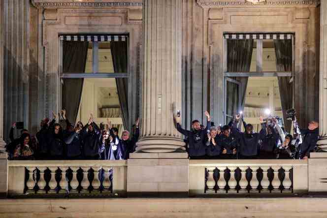 The day after the 2022 World Cup final lost against Argentina in Qatar, the French football team greets its supporters from the Hôtel de Crillon, on Place de la Concorde, in Paris, on December 19, 2022 .