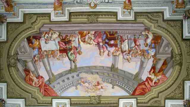 Leisure tips: The ceiling painting in the Kaisersaal of the Augustinian monastery of Herrenchiemsee.
