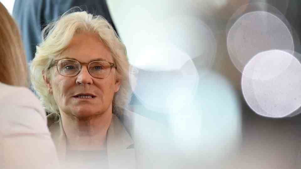 Federal Defense Minister Christine Lambrecht (SPD) has been criticized