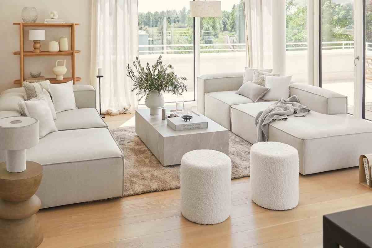Two Imposing Sofas For A Cozy Xxl Living Room 