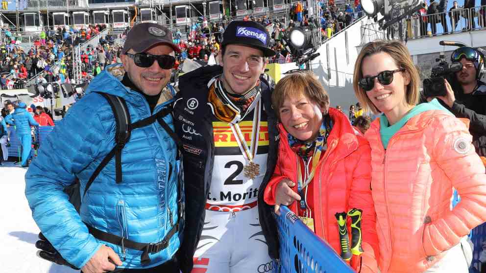 Rosi Mittermaier (2nd from right) with her family after her son Felix (2nd from left) won the bronze medal in the slalom at the Ski World Championships 2017 in St. Moritz (left Christian Neureuther, right daughter Amelie)
