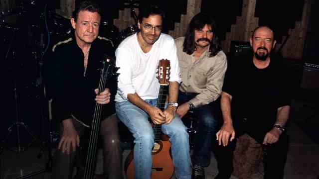 Rock Anniversary: ​​The Founding of "soulmates" 30 years ago: Mandoki with (left) Jack Bruce and Al di Meola.